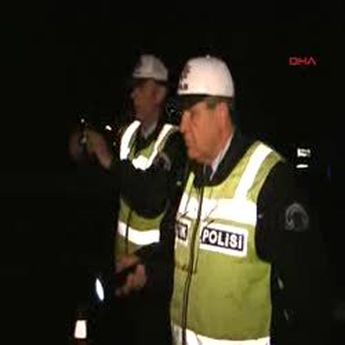 Yangından Kaçtı Otomobil Çarptı