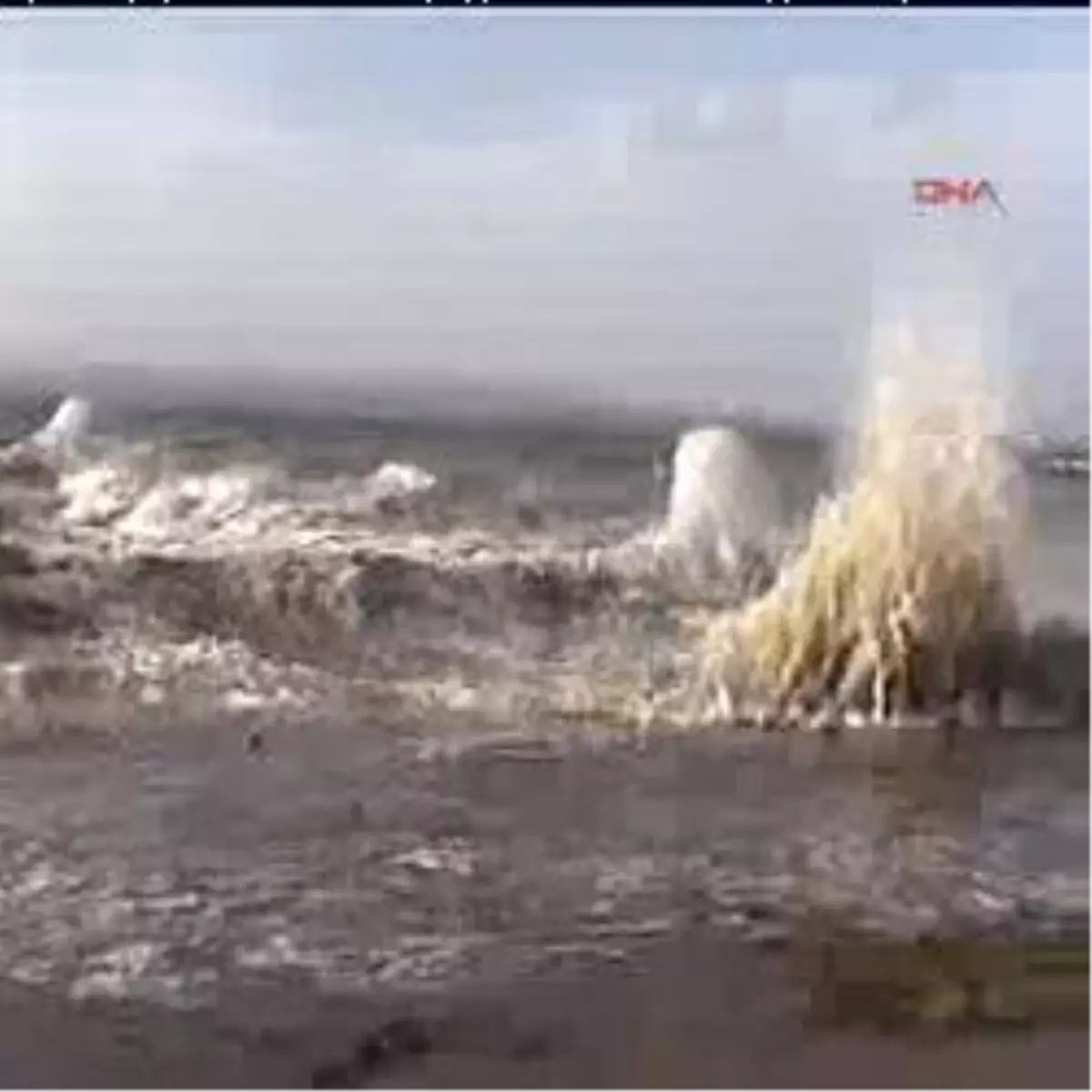 Ekçanakkale\'de Sıddetlı Lodos Denız Seferlerı Iptal