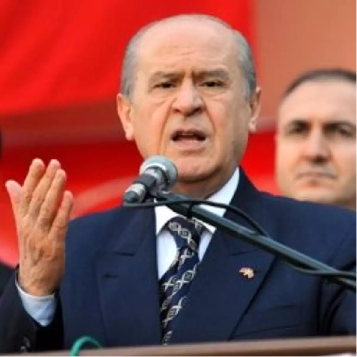 Bahçeli'den AK Parti'ye Wıkıleaks Desteği