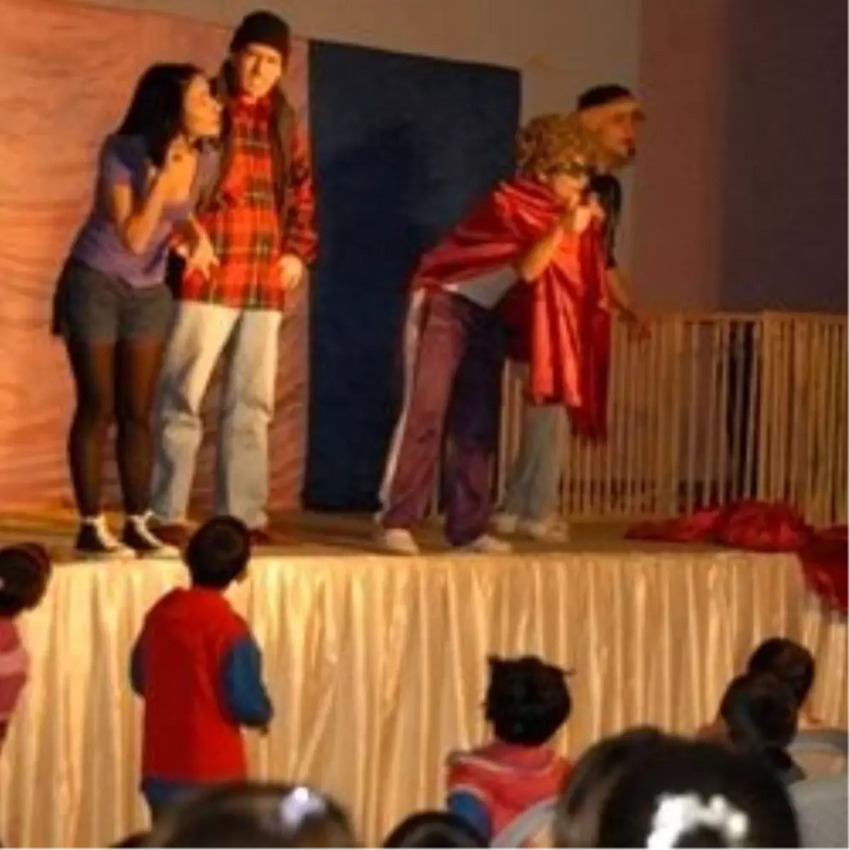 Hansel Ve Gratel Sahnelendi…