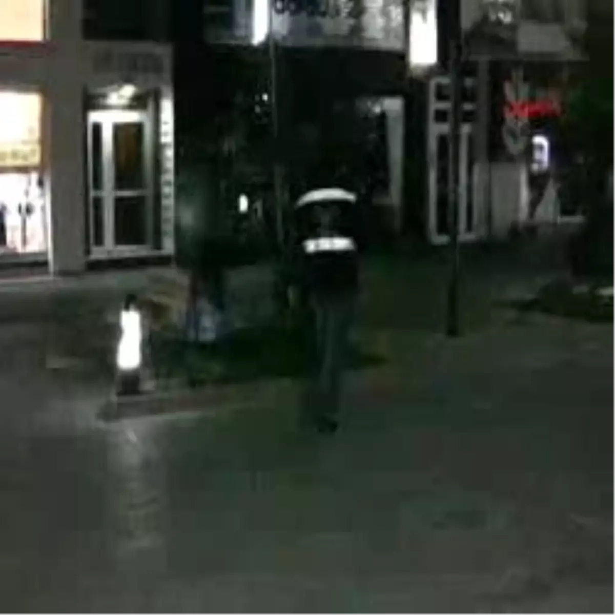 Kütahya´Da Banka Önündeki Şüpheli Paket Fünye İle Patlatıldı