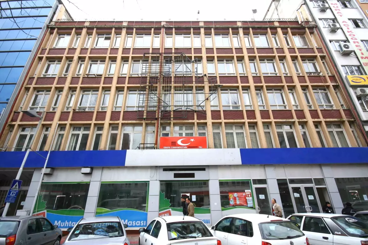 İzmit Belediyesi Eski Hizmet Binası13 Milyon Tl’ye Satıldı