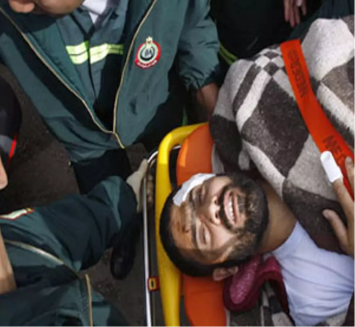 Stad Çöktü: 5 Ölü 20 Yaralı