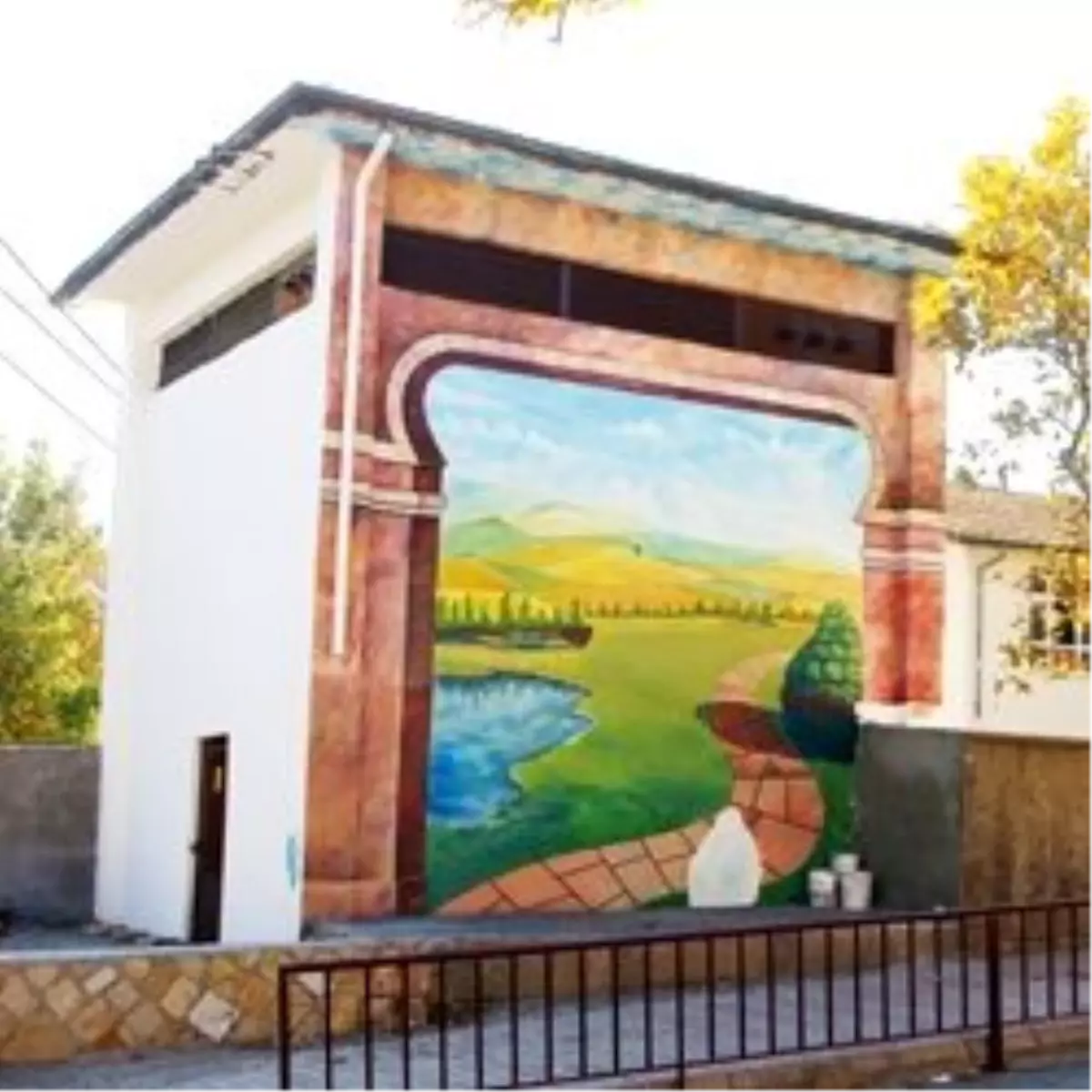 Trafolar Boyanarak Güzelleştiriliyor