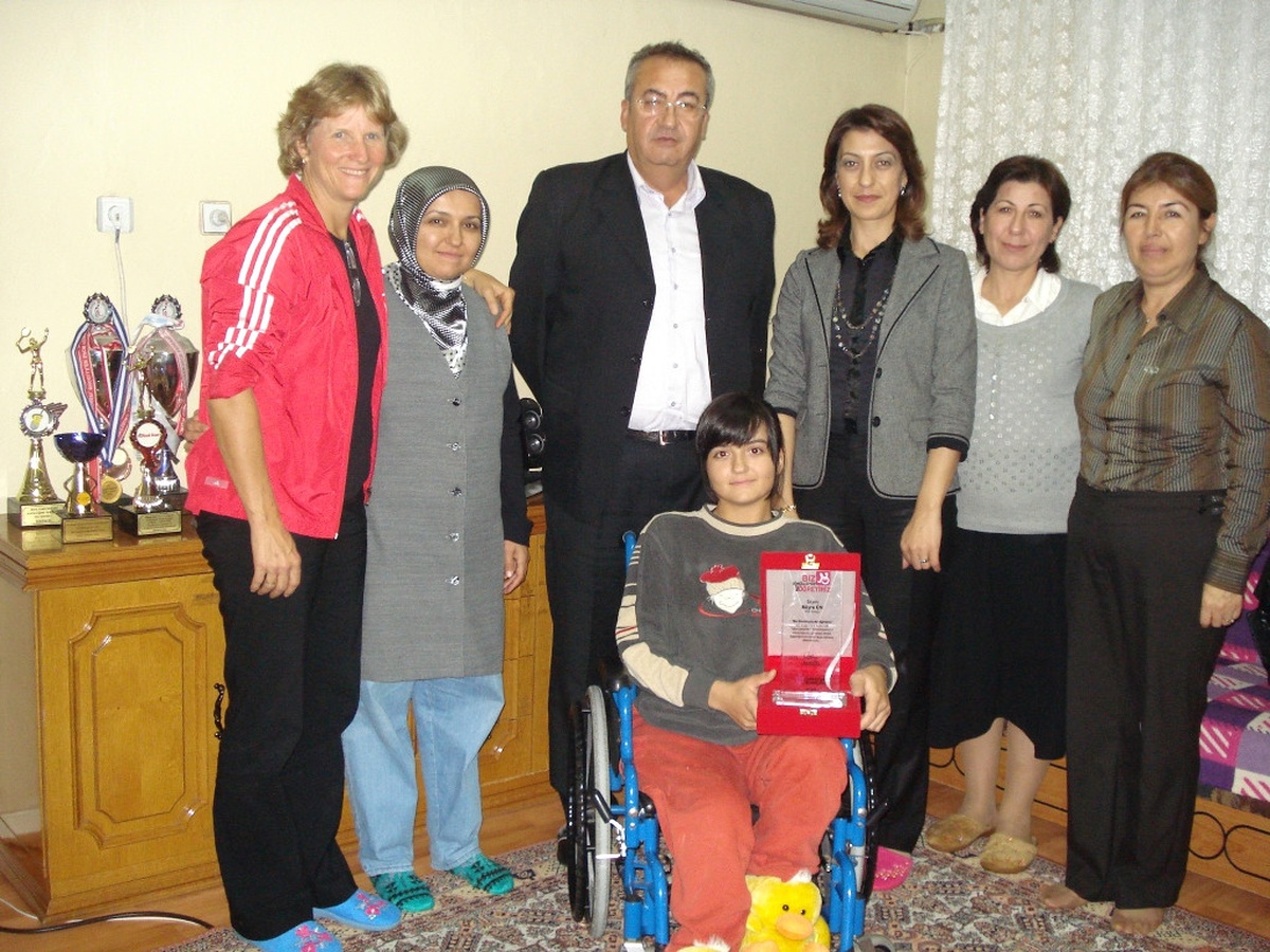 ‘Engel Tanımayan Tek Bayan Milli Tenisçi’ye Anlamlı Ziyaret
