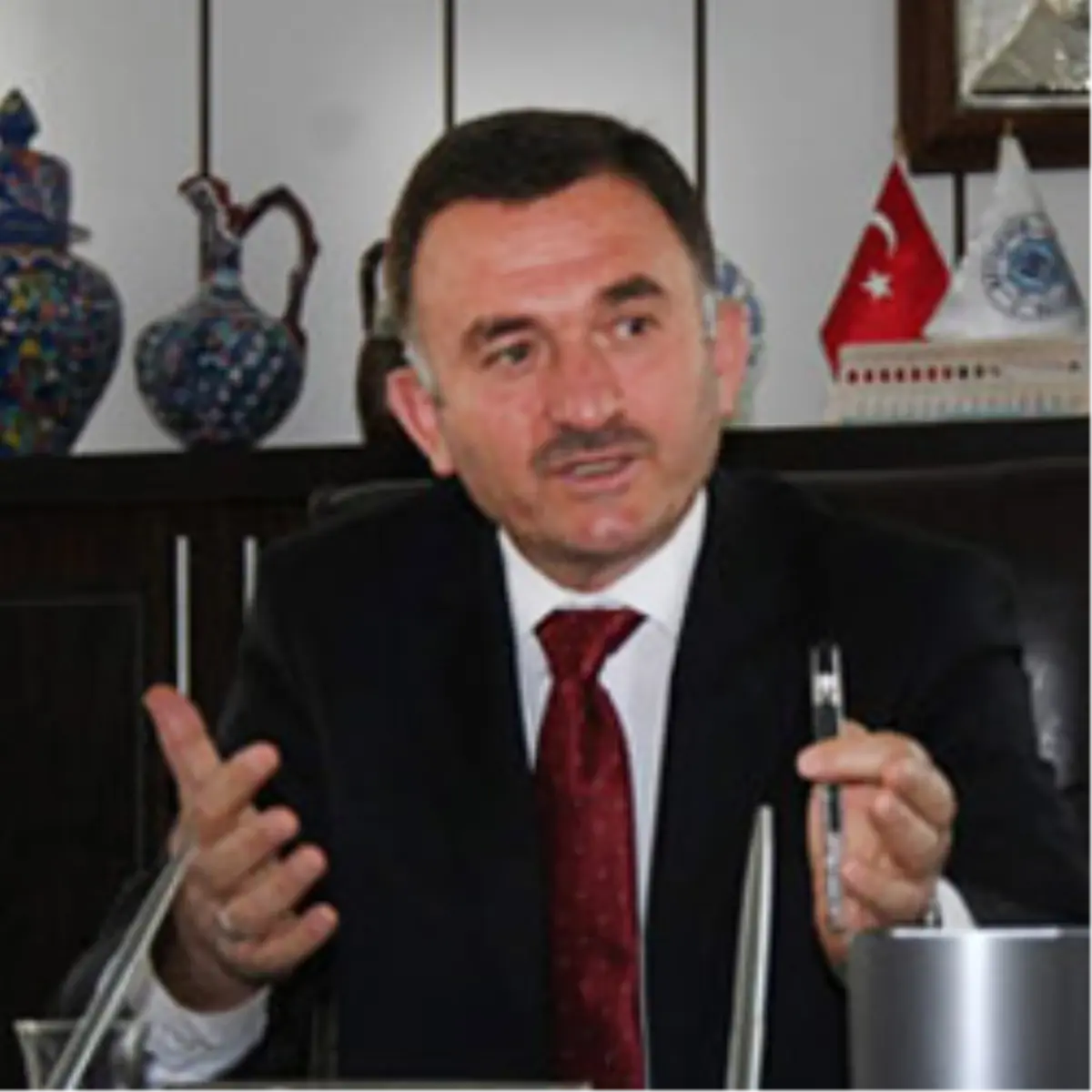 Belediye Başkanı Bıçaklandı