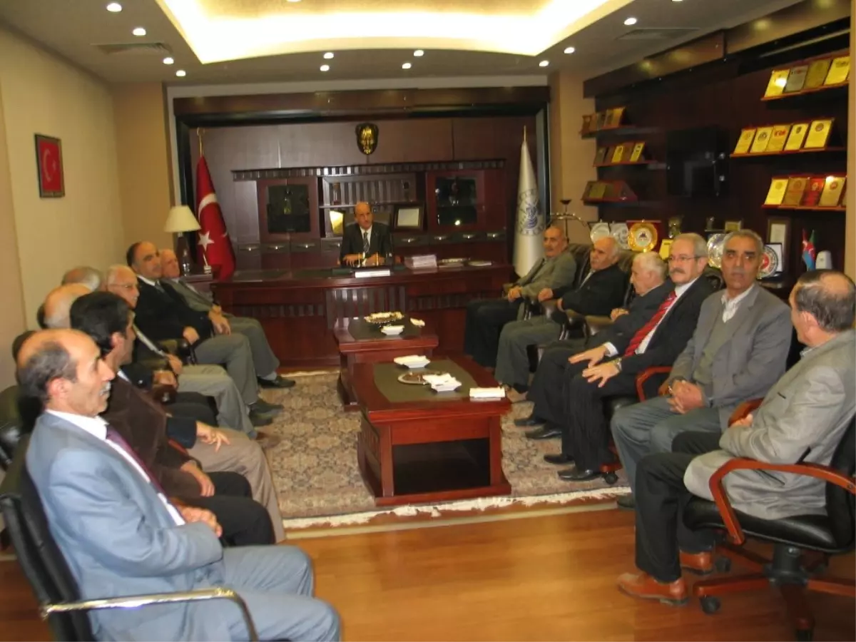 Elazığ’lı Şair Ve Yazarlardan Başkan Selmanoğlu’na Ziyaret
