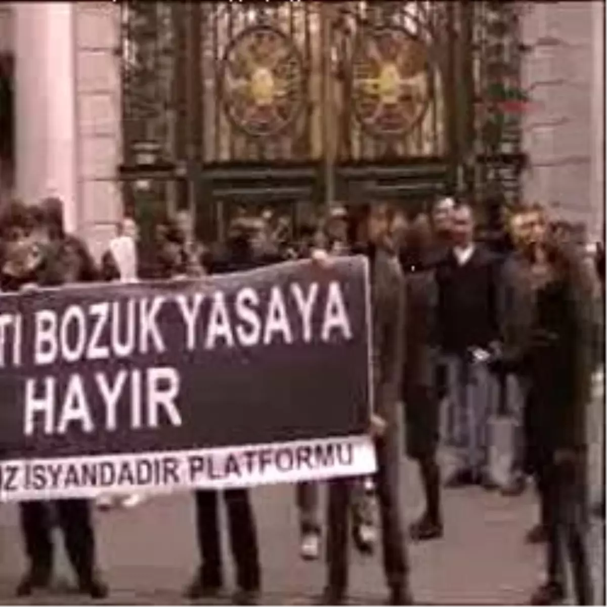 Uşaklar, Taksim'de 'HES'e Hayır' Dedi
