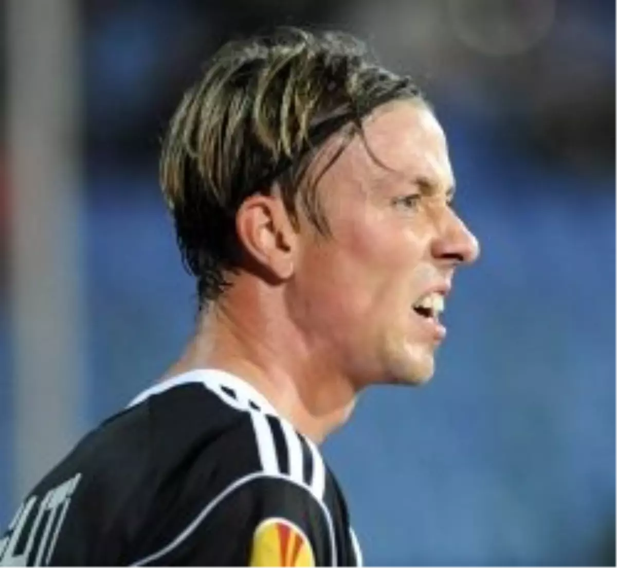 Beşiktaş\'ın Yıldızı Guti, İett Otobüsüne Çarptı