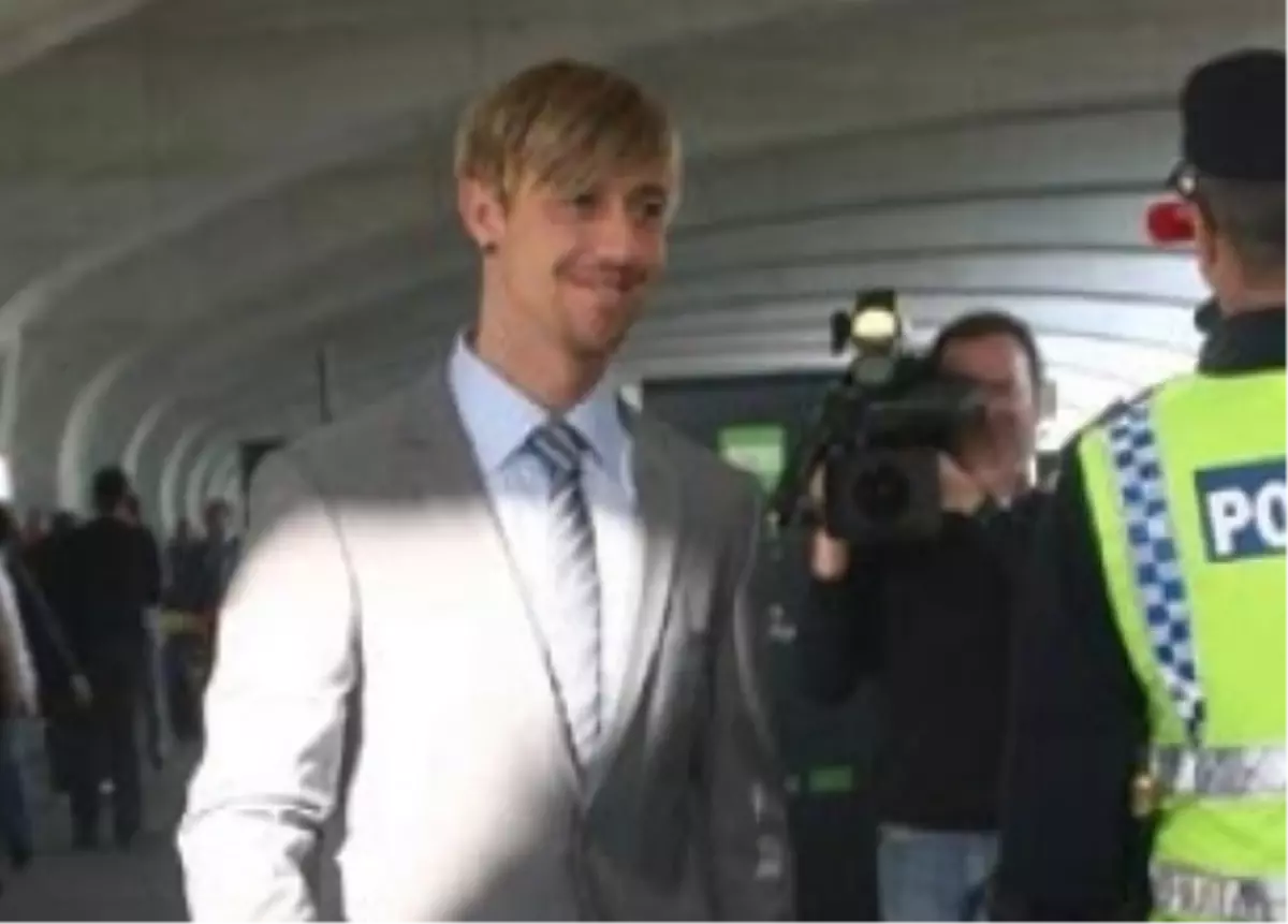 Guti Trafik Kazası Geçirdi!