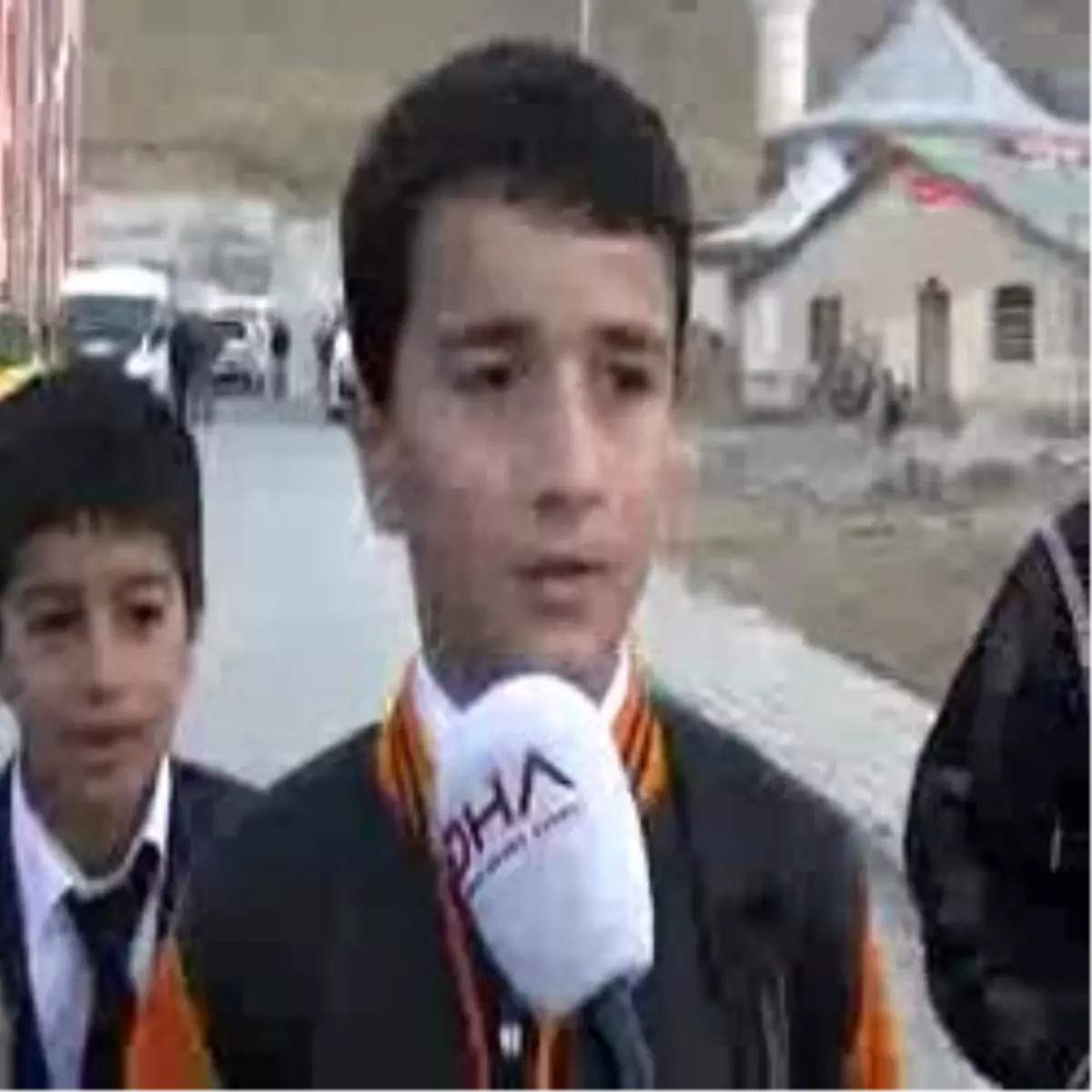 Her Gün 5 Kilometre Yol Yürüyorlar