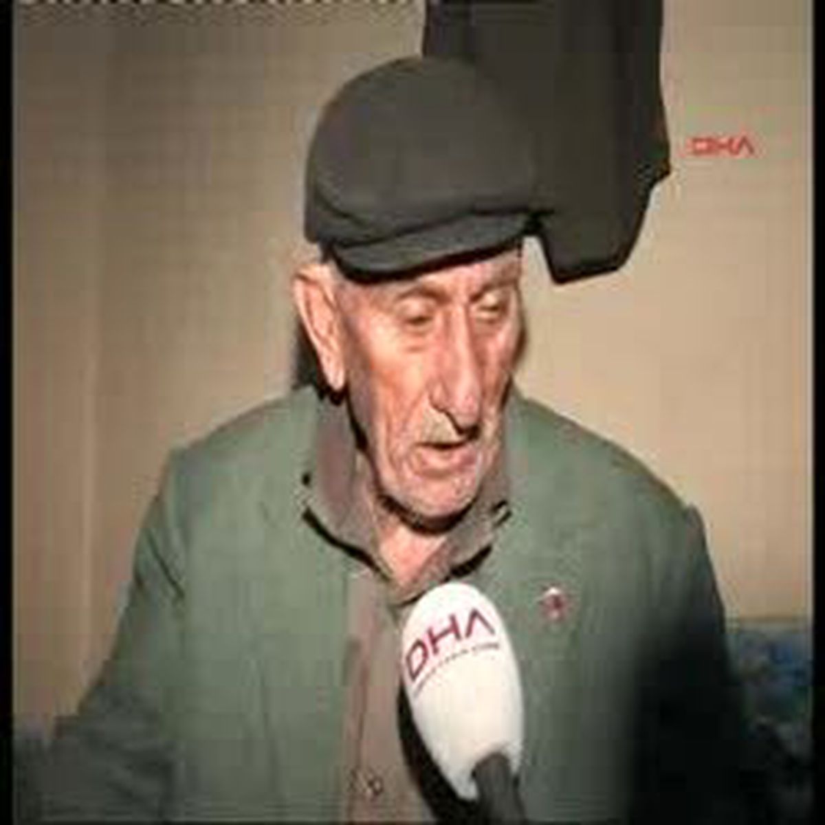 72 Yaşındaki Damat, Gerdek Gecesi Dolandırıldı
