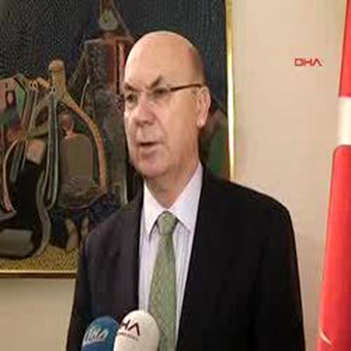Flaman Parlamento Başkanı, Türklerden Özür Diledi