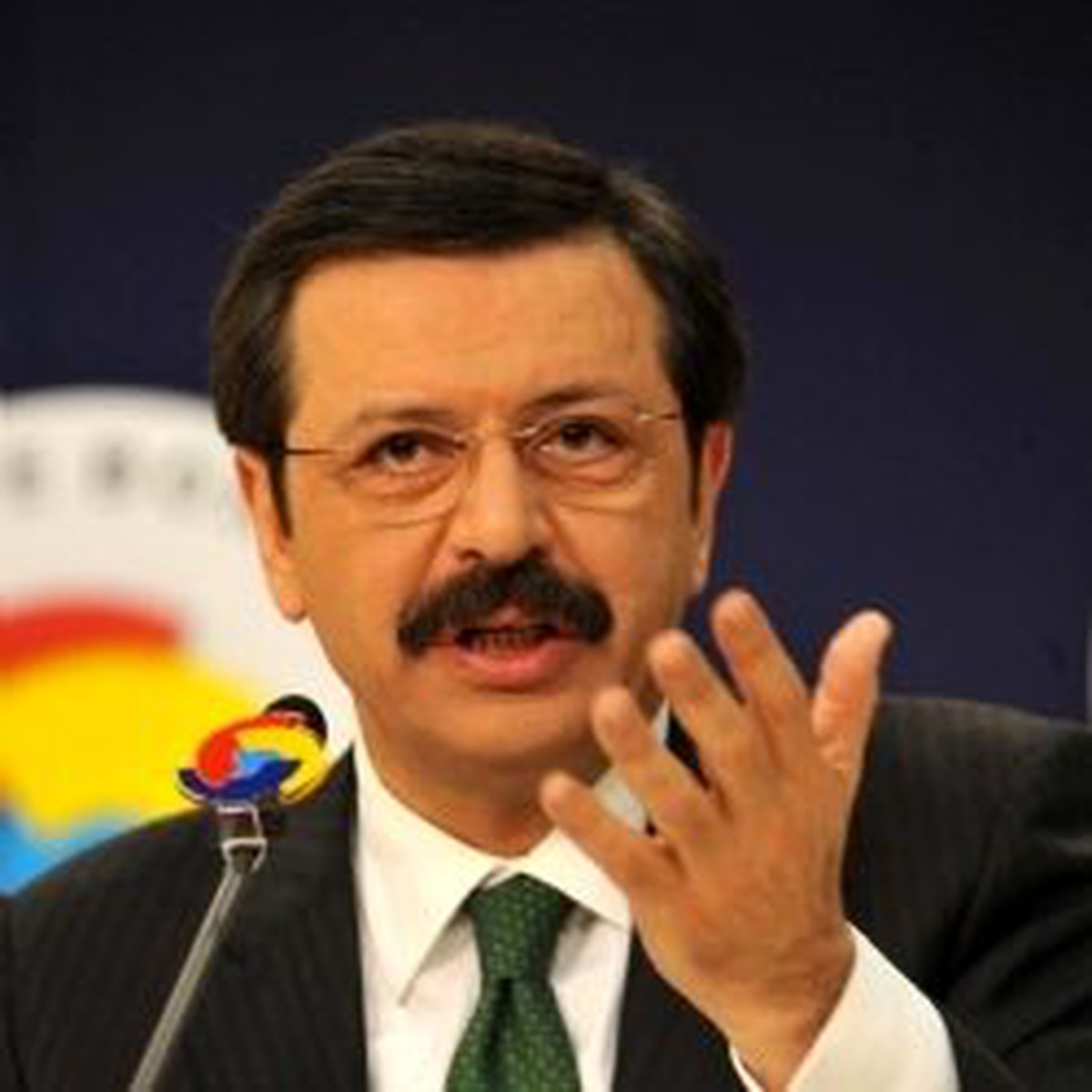 'Hizmet Sektörüne Yaslananlar Alobora Oldu, Gerçek Üretim Sanayide'