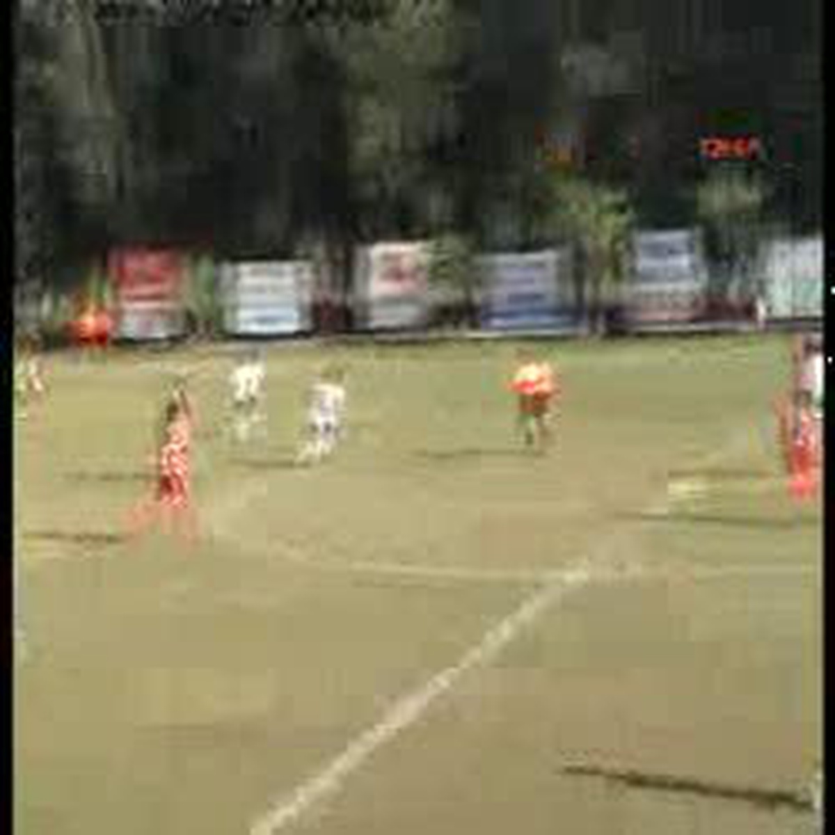 Yenilen Takımın Futbolcuları Hakeme Saldırdı