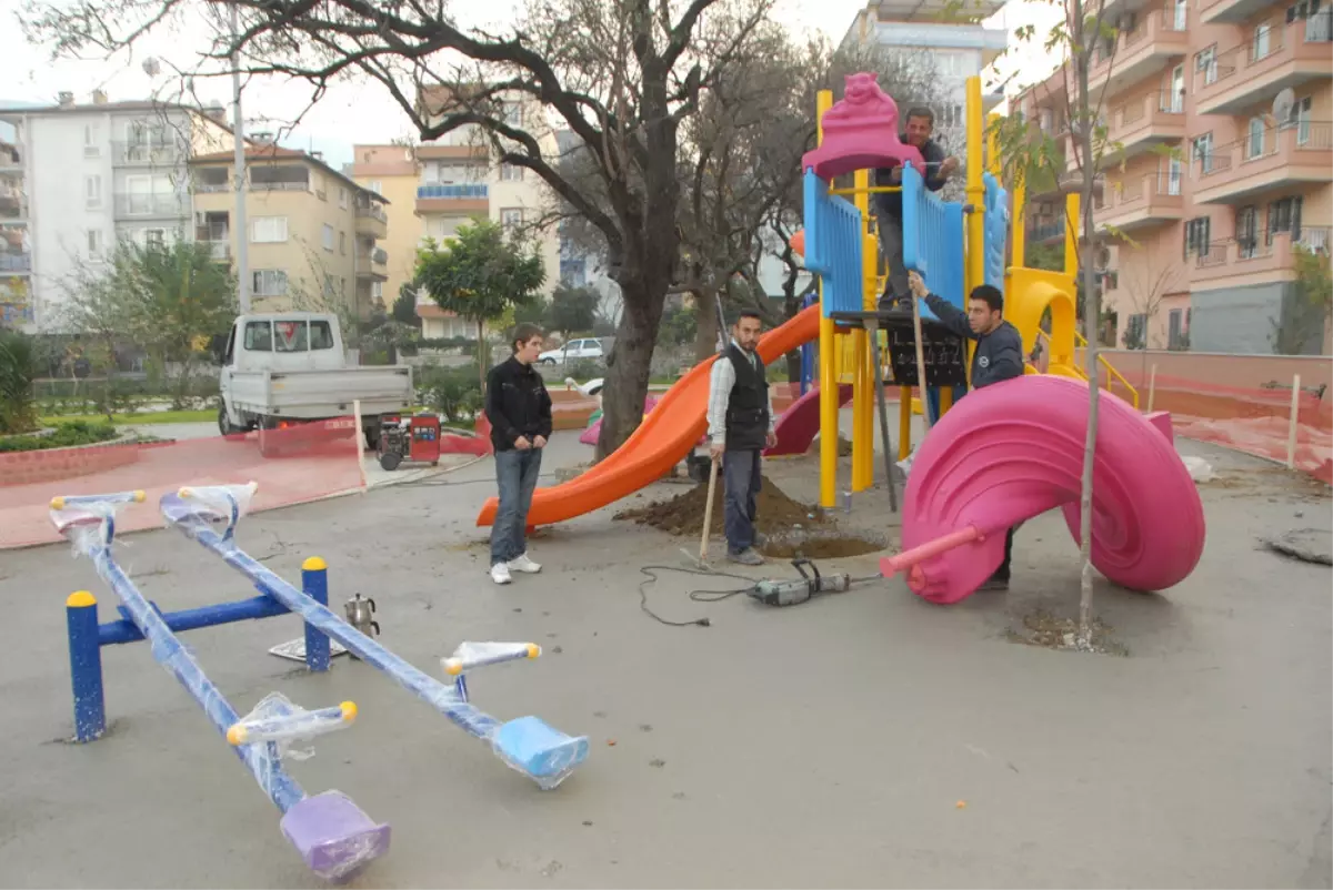 Oyun Parklarının Montajı Başladı

