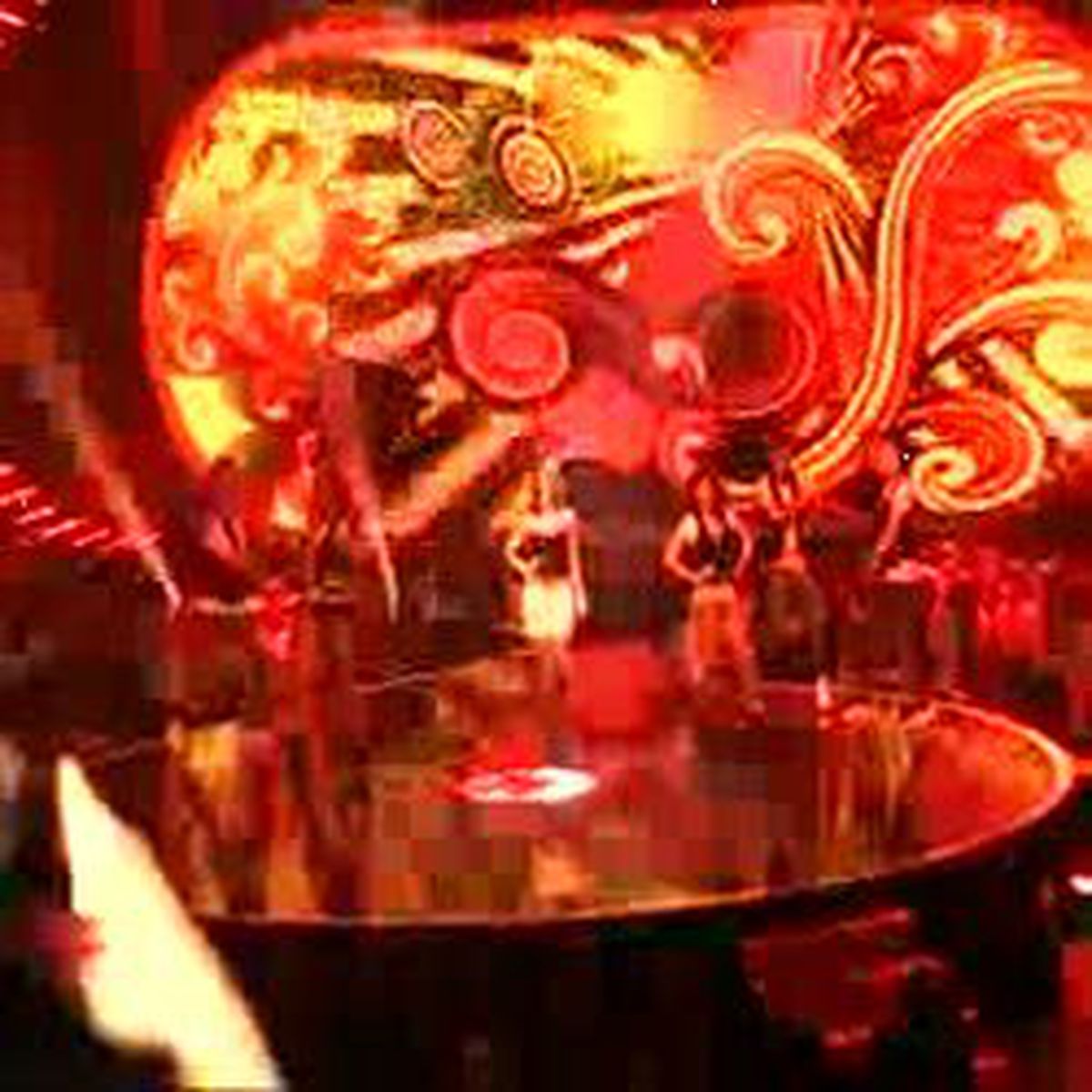 Esra ve Yonca Elendi