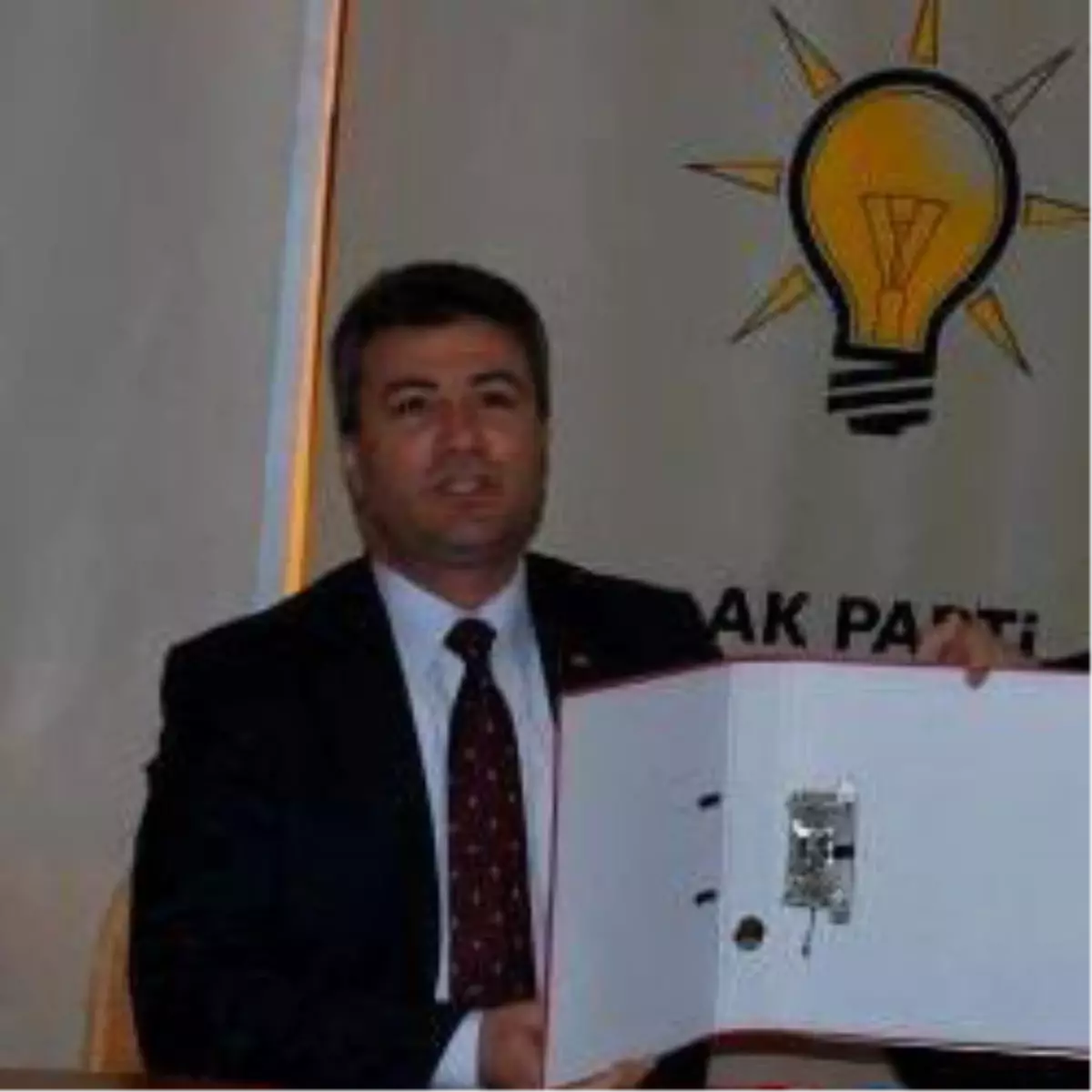 Ak Parti\'de Şok İstifa