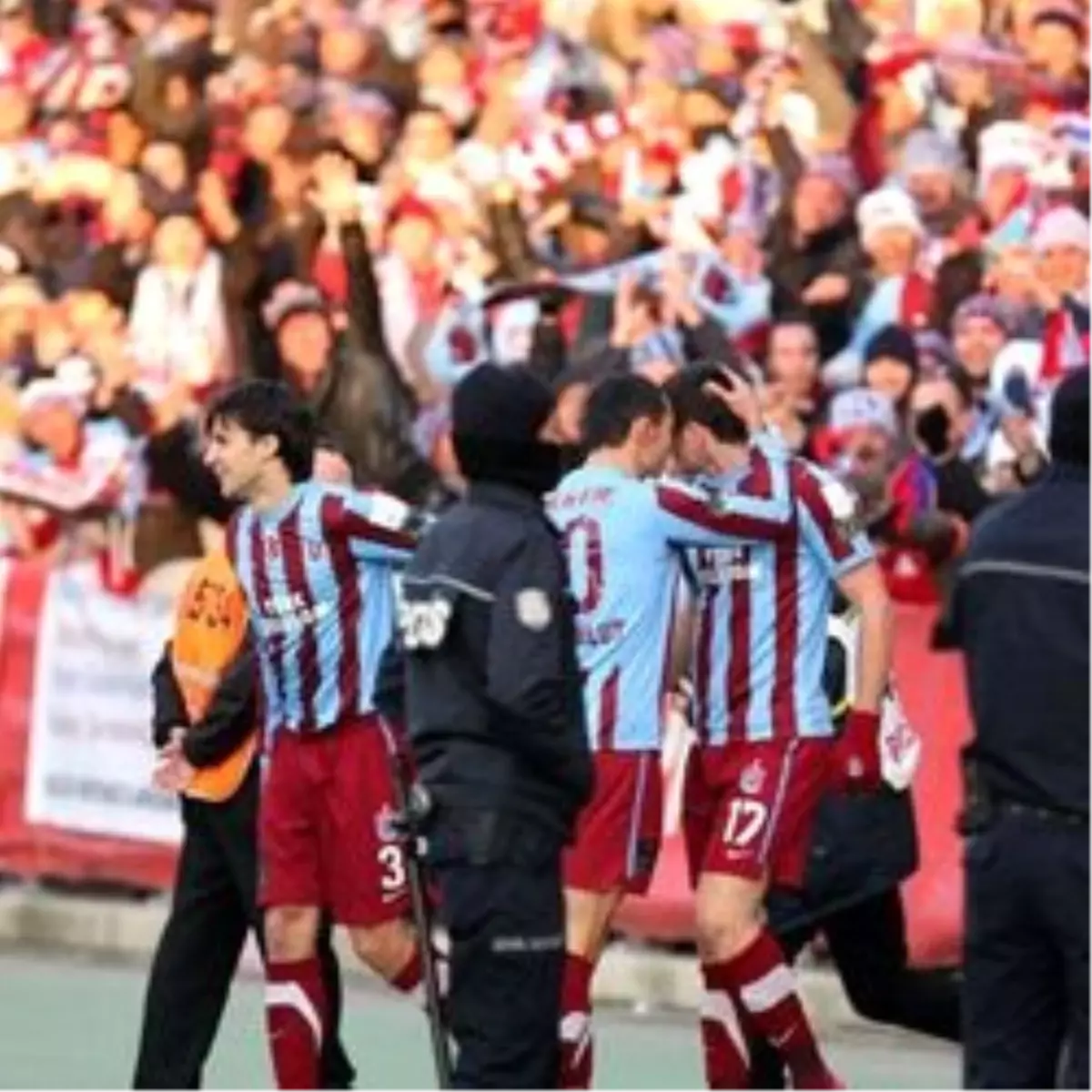 Bordo -Mavili Taraftarlardan Büyük İlgi