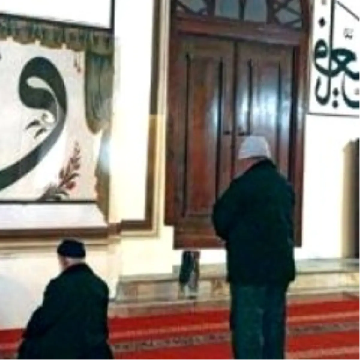 "Namazı Oturarak Kılın"