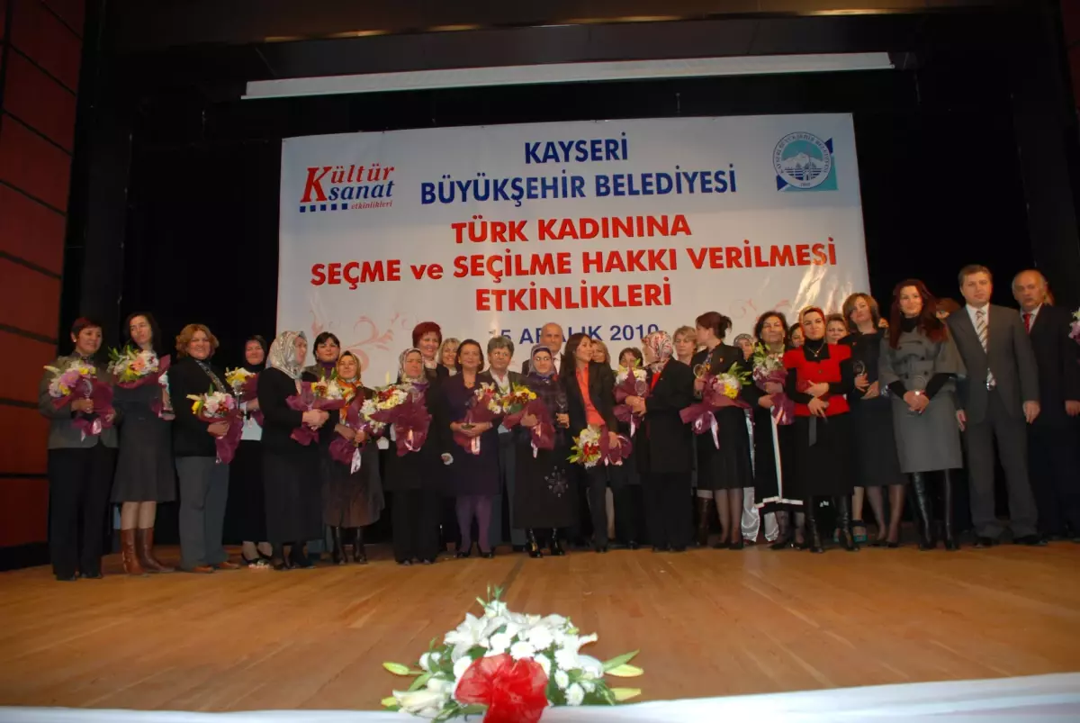 Seçilmiş Kadınlar Konferansta Buluştu