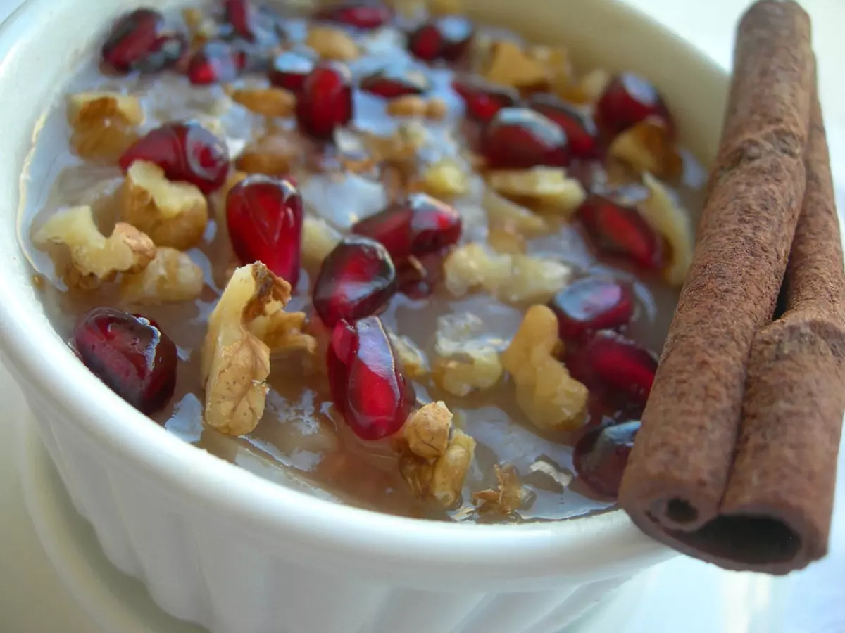 Ashure. Ашуре по-турецки. Ашуре фото. Турецкий десерт ашуре. Ашуре фото.