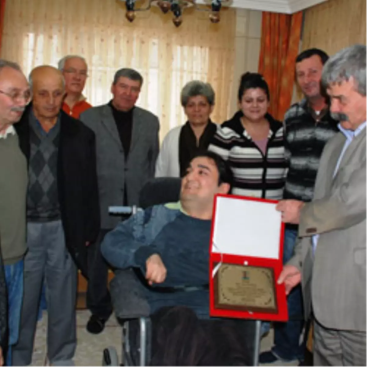 Genç Yazar’a Plaket Başarı Plaket’i
