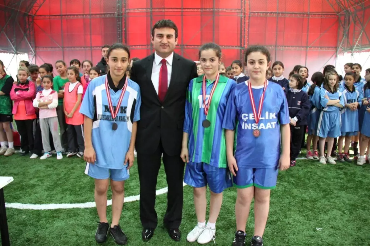 \'Haydi Kızlar Futbola\' Şenliği Heyecanlı Geçti