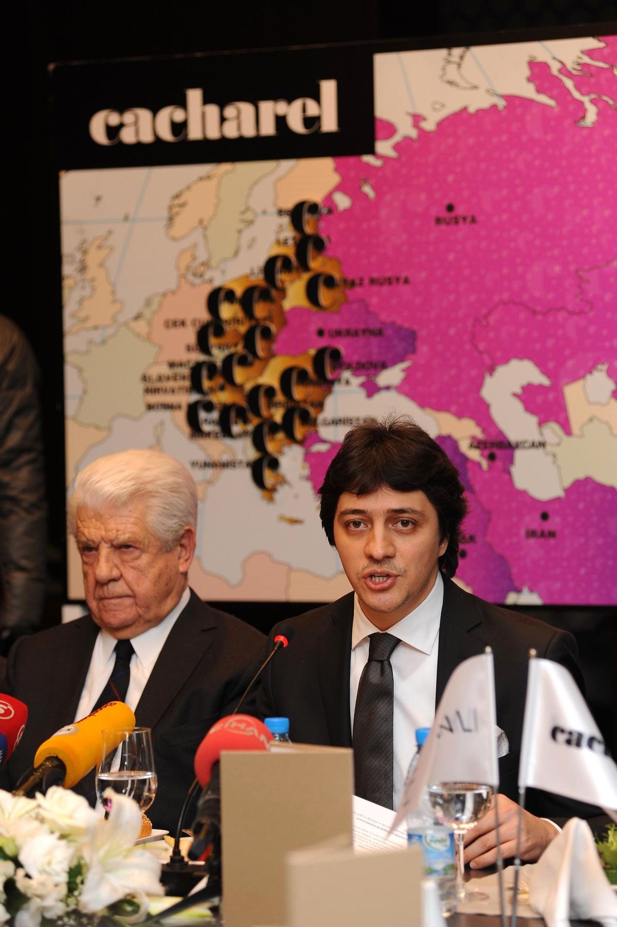 Cacharel, 9 Ülkede Aydınlı Grup’un Oldu