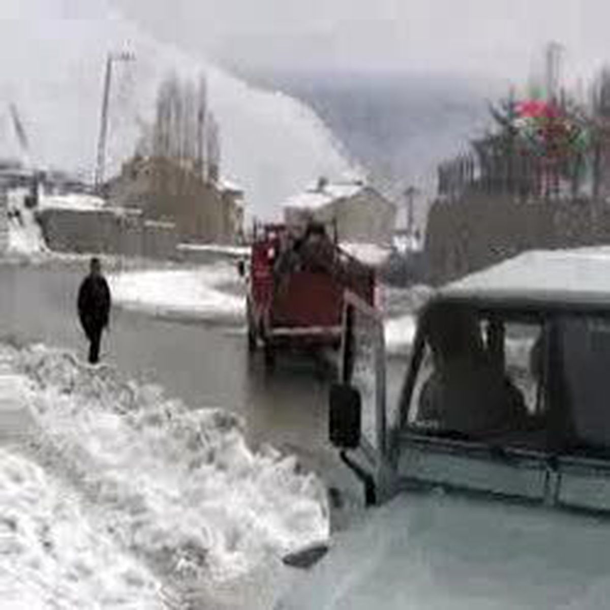 Kar Motorlarıyla Karlı Dağları Aşıp Arızaları Gideriyorlar