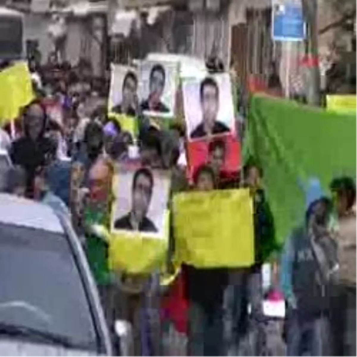 Viranşehir\'de Öcalan Sloganlı Yürüyüş