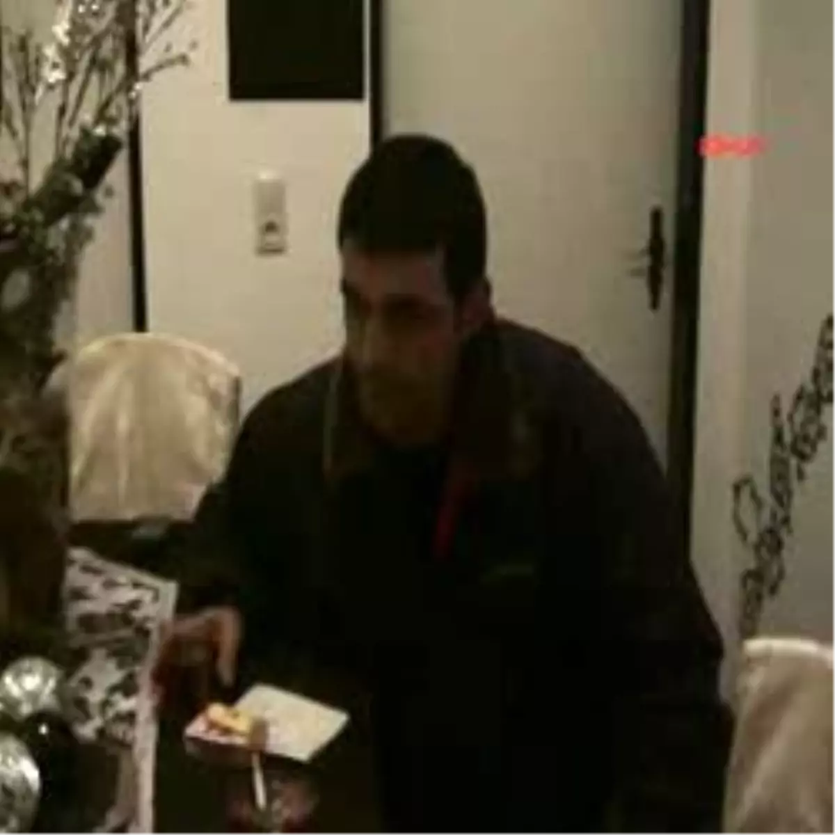 Türk Ailenin Yaşadığı Binada Çıkan Yangında Facianın Eşiğinden Dönüldü