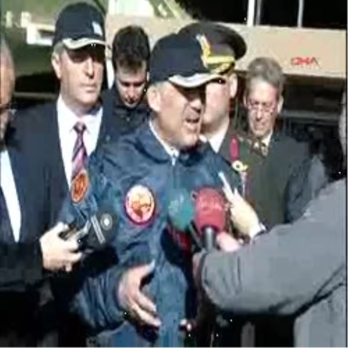 Cumhurbaşkanı Gül, F-16\'Nın Kokpitine Bindi, Pilot Selamı Verdi