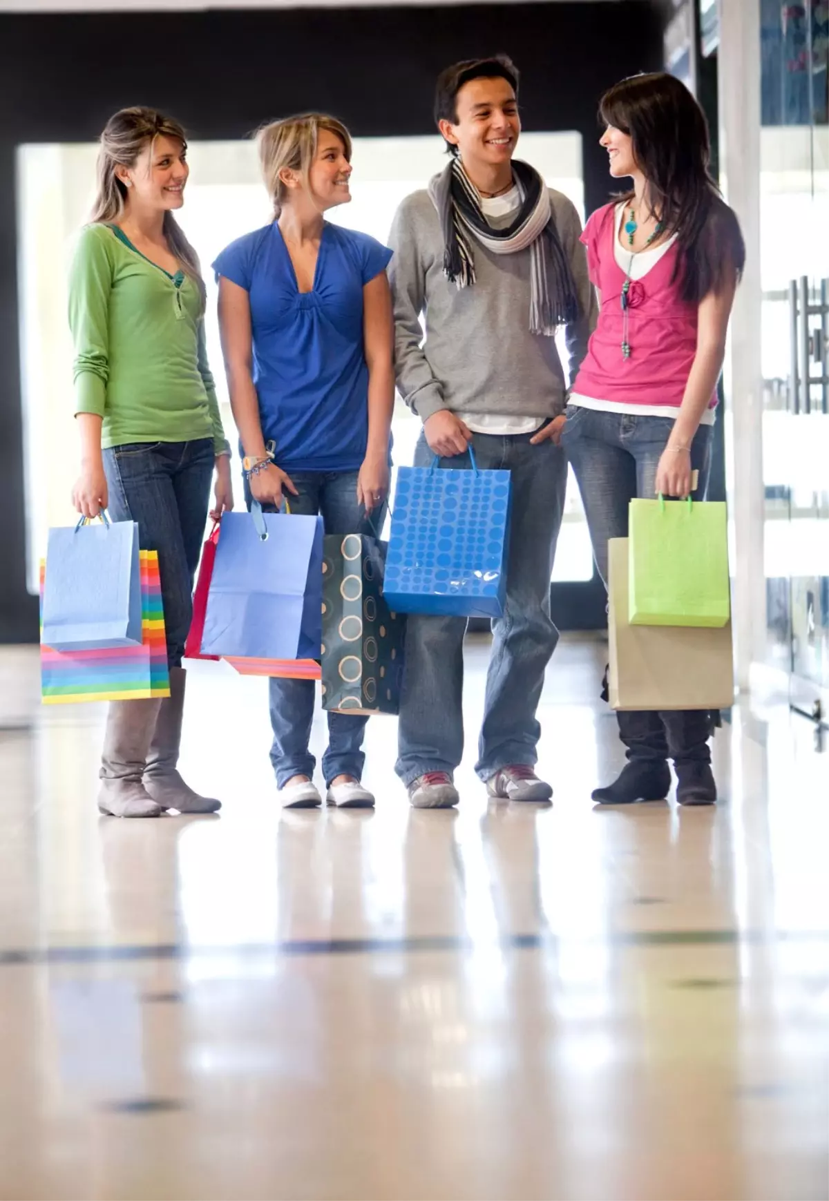 AVM Gençliği Marka Seviyor!