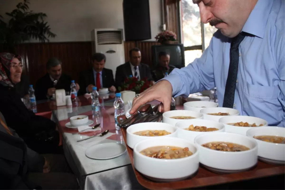 Belediyemizden 10 Bin Kişilik Aşure Dağıtım Töreni