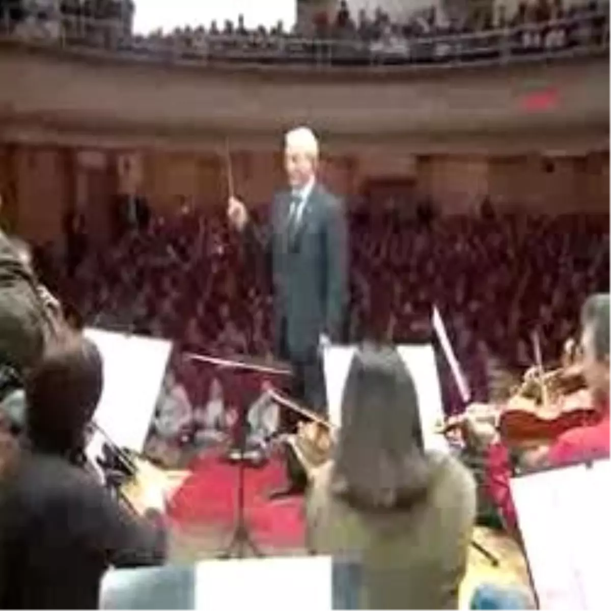 Belediye Başkanı Orkestra Yönetti