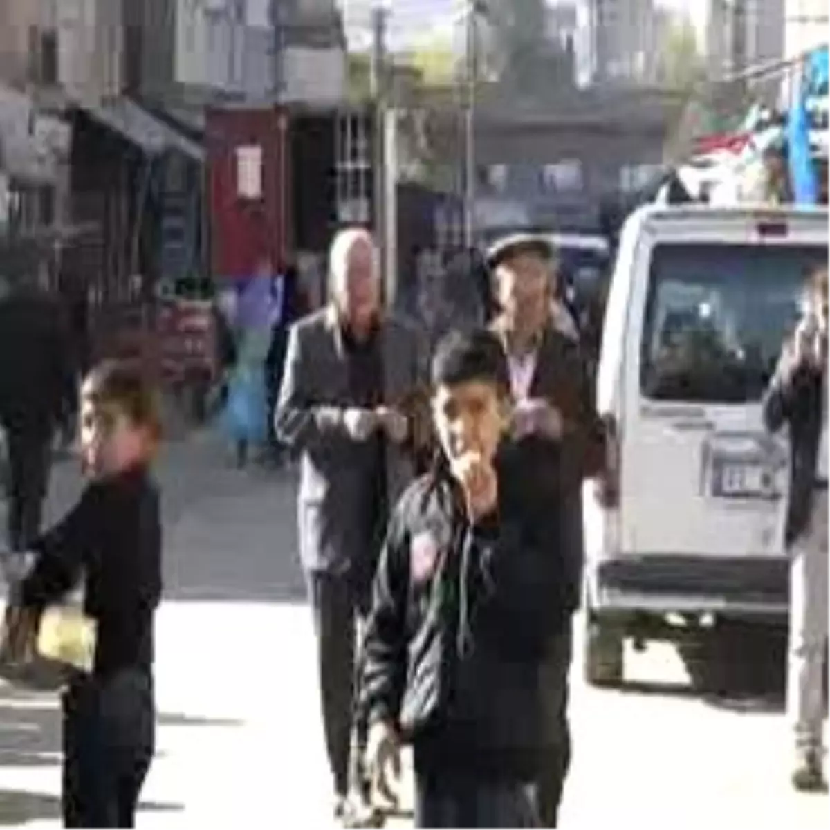 Cizre\'de Pazarcı Esnafına Kürtçe Fiyat Etiketi Dağıtıldı