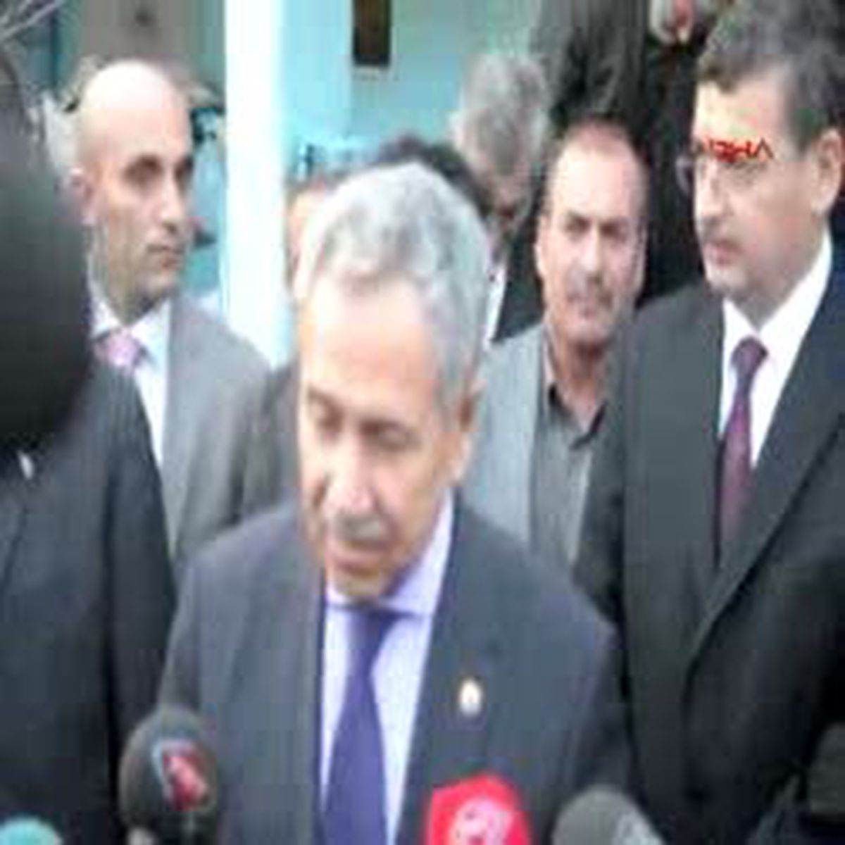 Başbakan Yardımcısı Arınç, İdam Edilen Gencin Ailesini Ziyaret Etti