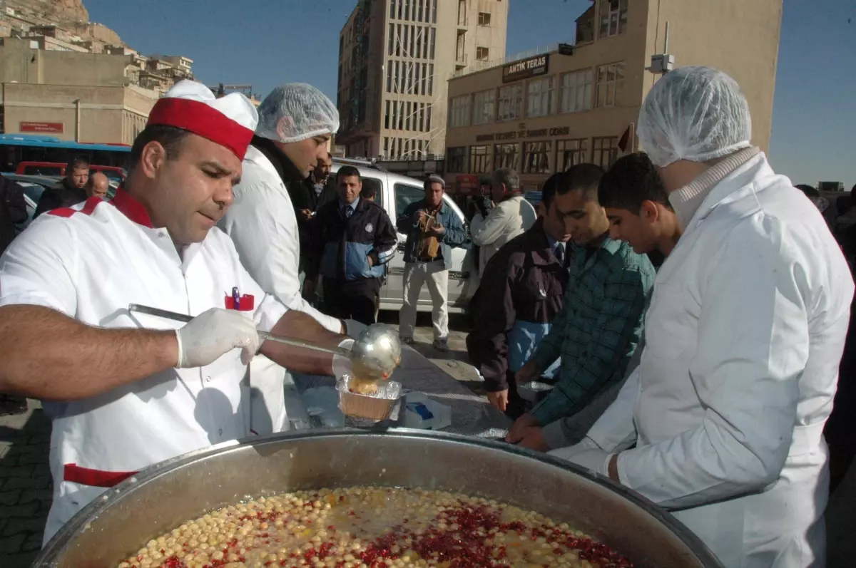 Mardin Belediyesi’nden Aşure Dağıtımı