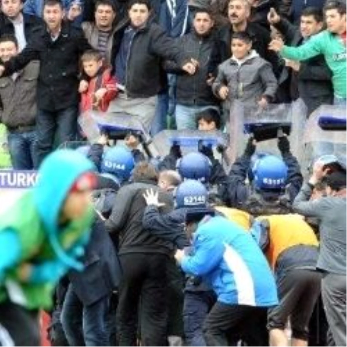 Pınar Karşıyaka\'nın Apoel Maçı Sonrası Saldırıya Uğraması