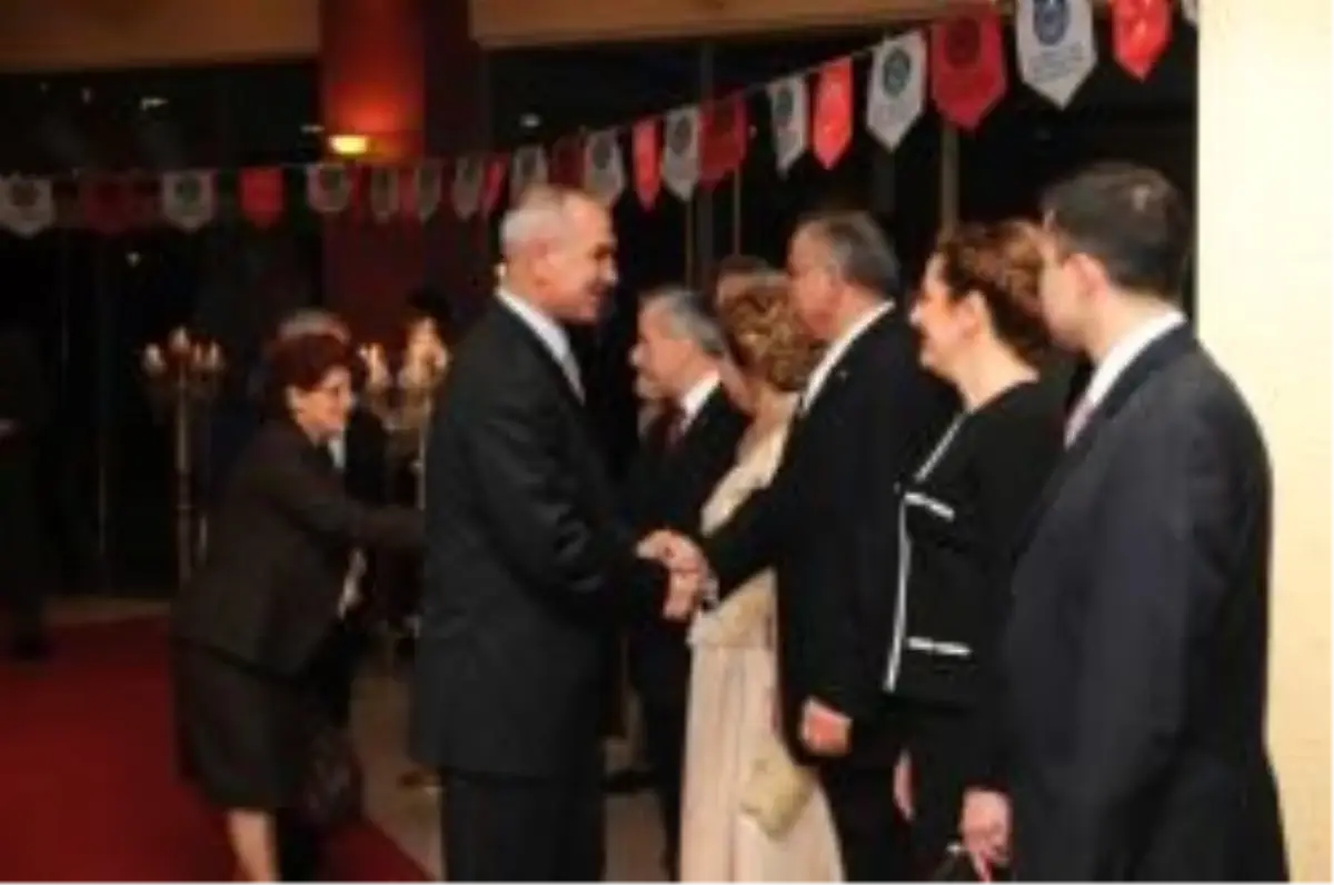 Başkan Güzelbey’den 89.Yıla Yaraşır Kurtuluş Resepsiyonu