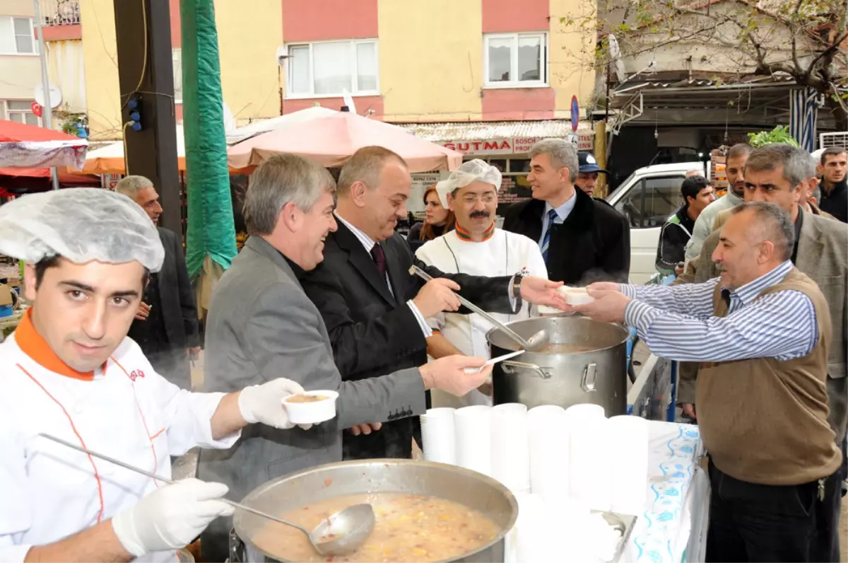 Karaköy Pazarı’nda Aşure Bereketi