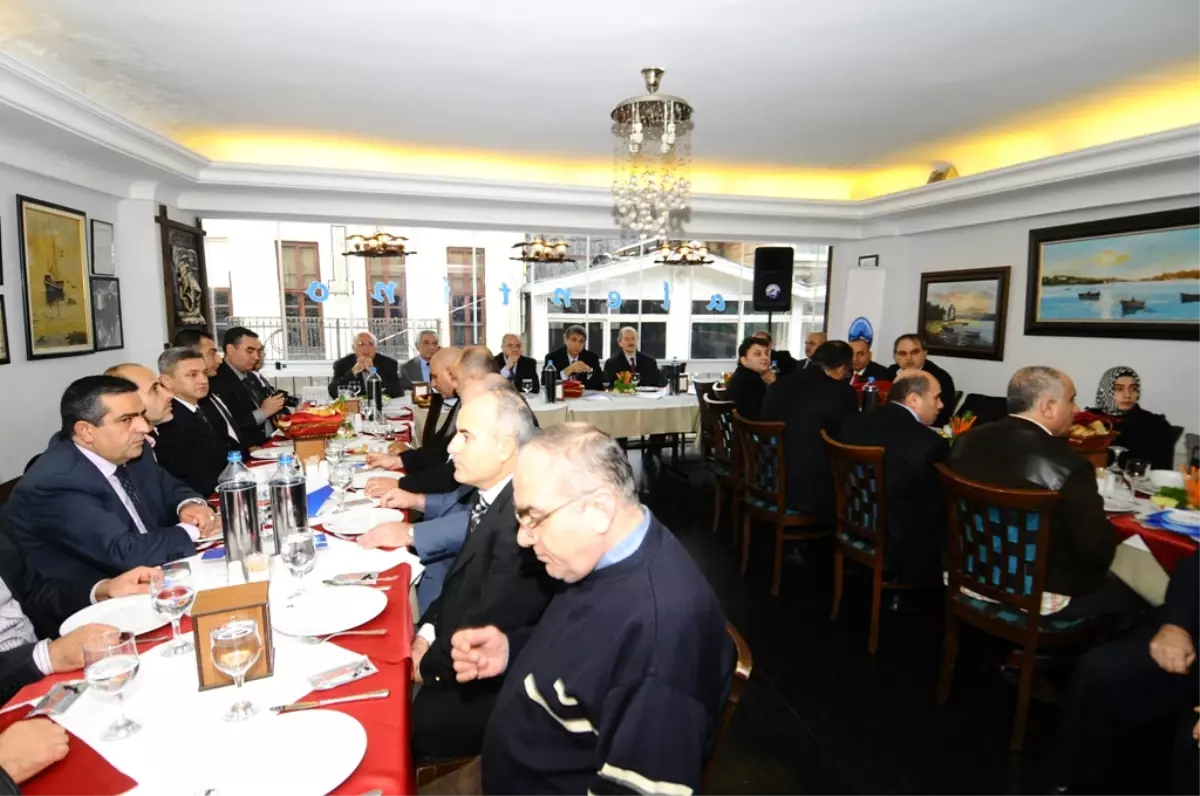 Fatih Kumkapı\'daki 19 Restoran\'a Yıldızlı Bayrak Verildi...