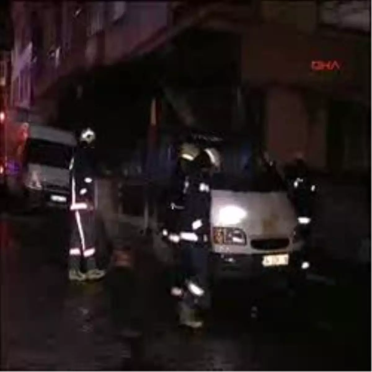 Güngören\'de Bir Kamyonet Kundaklandı