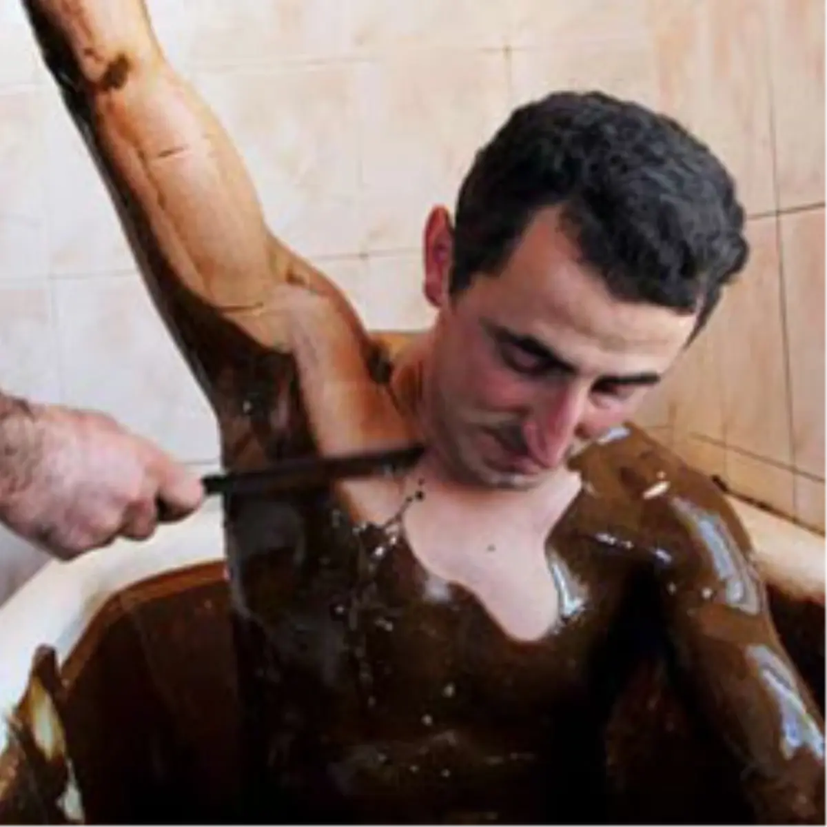 Petrol İçinde Neden Yüzüyorlar?