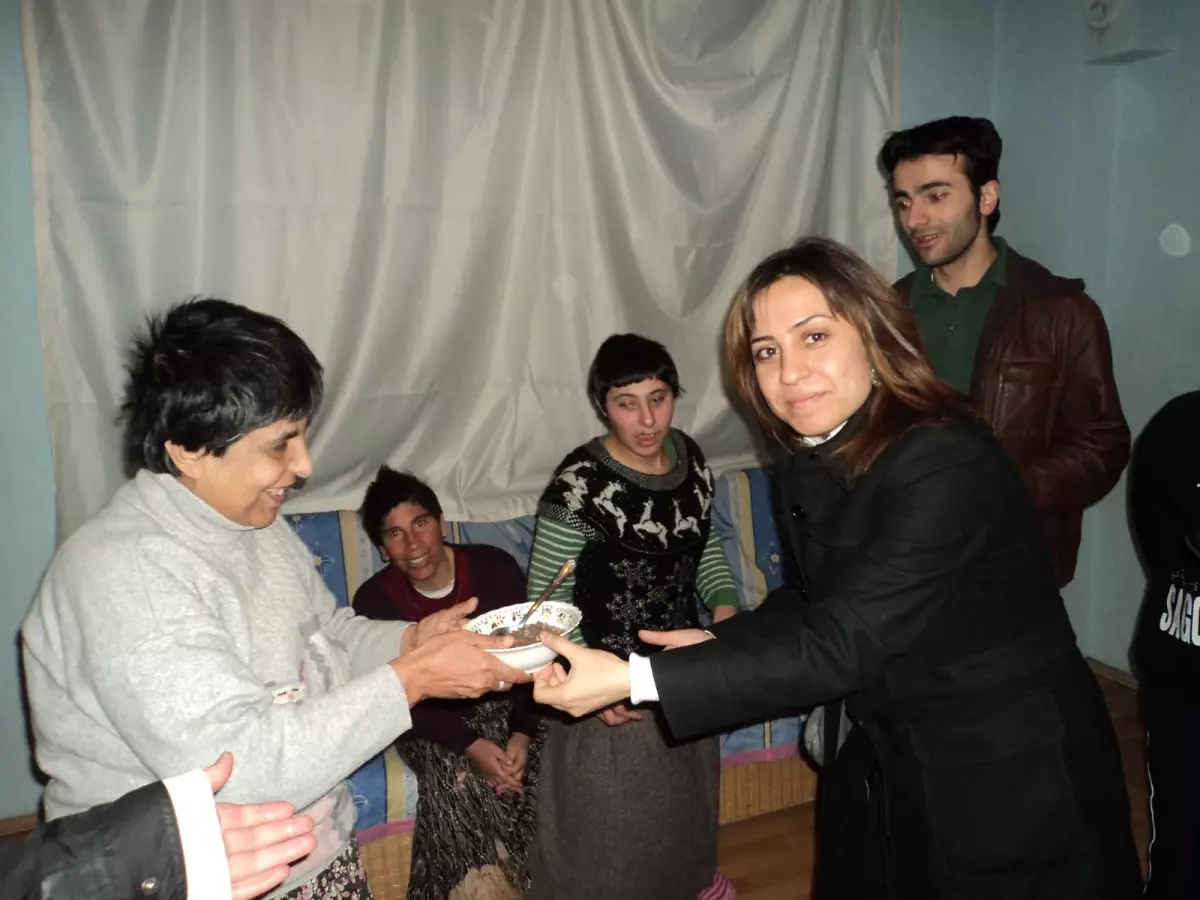 Sevgi Evlerinde Kalan Çocuklar Aşure Dağıttı