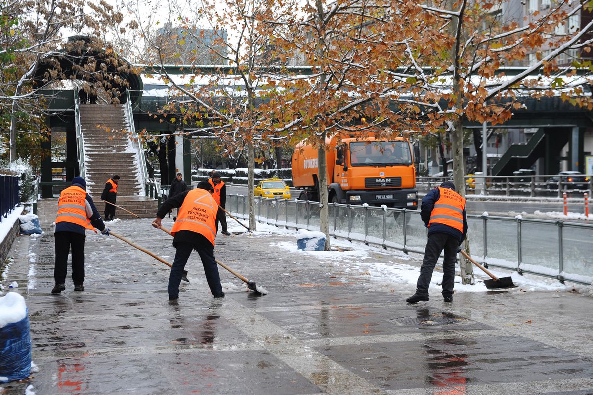 Büyükşehir’den Yılbaşı Hazırlıkları…