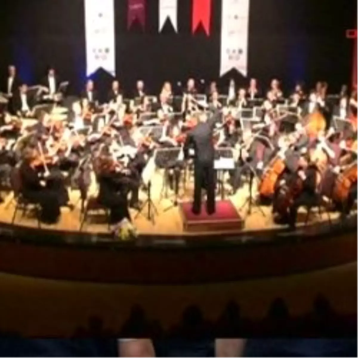 Cso\'nun Yeni Yıl Konserine Yoğun İlgi