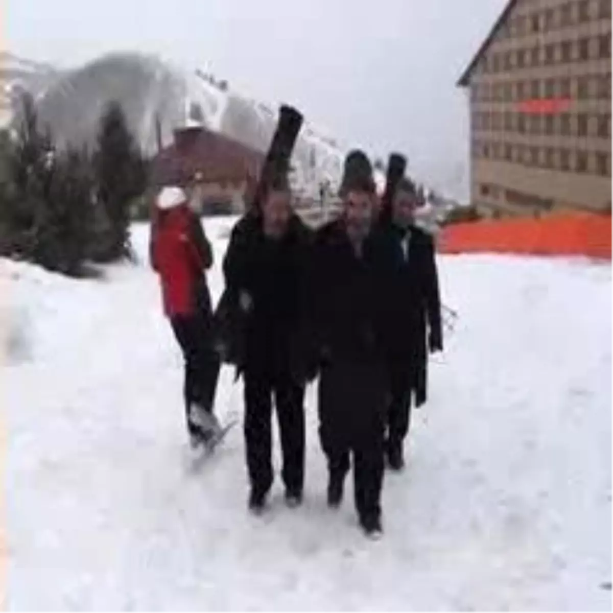 "Dünyaya Müjdeler Olsun, Kar Yağıyor Erzurum\'a"