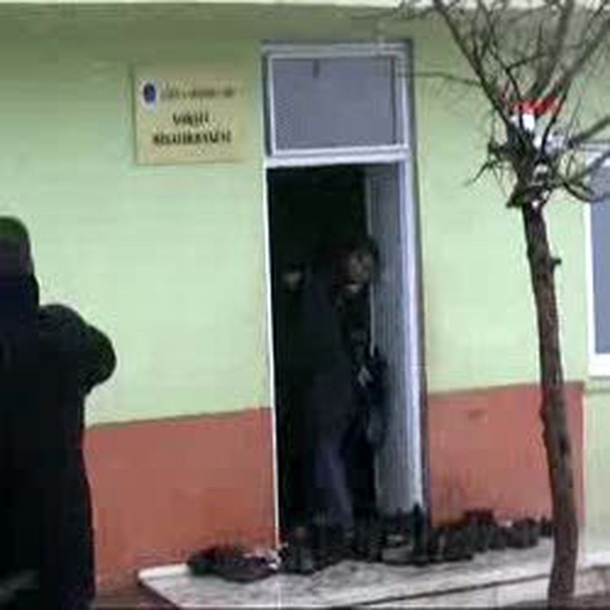 Polis Eşleri Toprağa Verildi